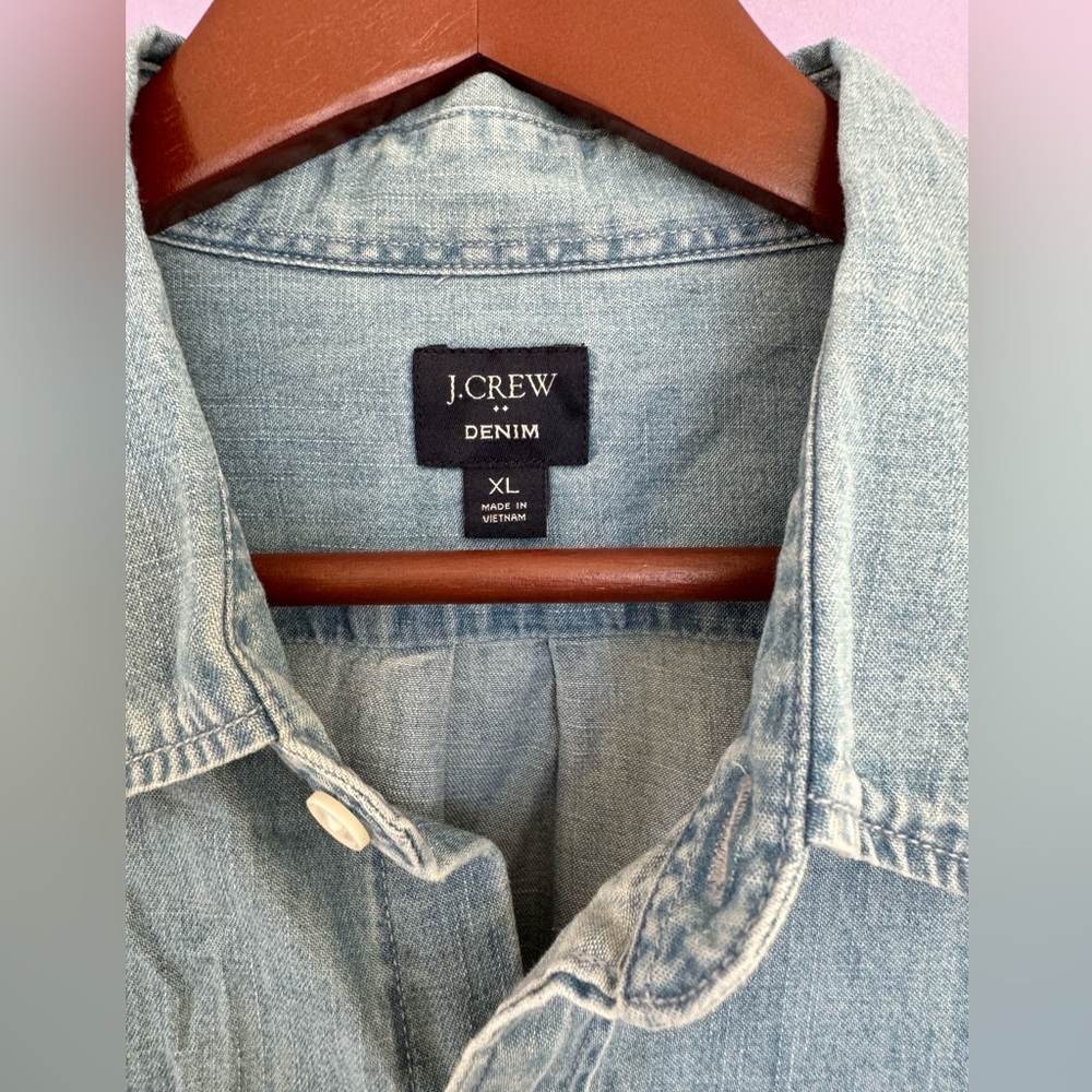 J Crew Light Wash Denim Button Down Shirt XL Lightweight - Picture 4 of 6